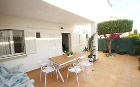 Casa A 400M De Playa, 3 Habitaciones, 2 Banos Y Jardin